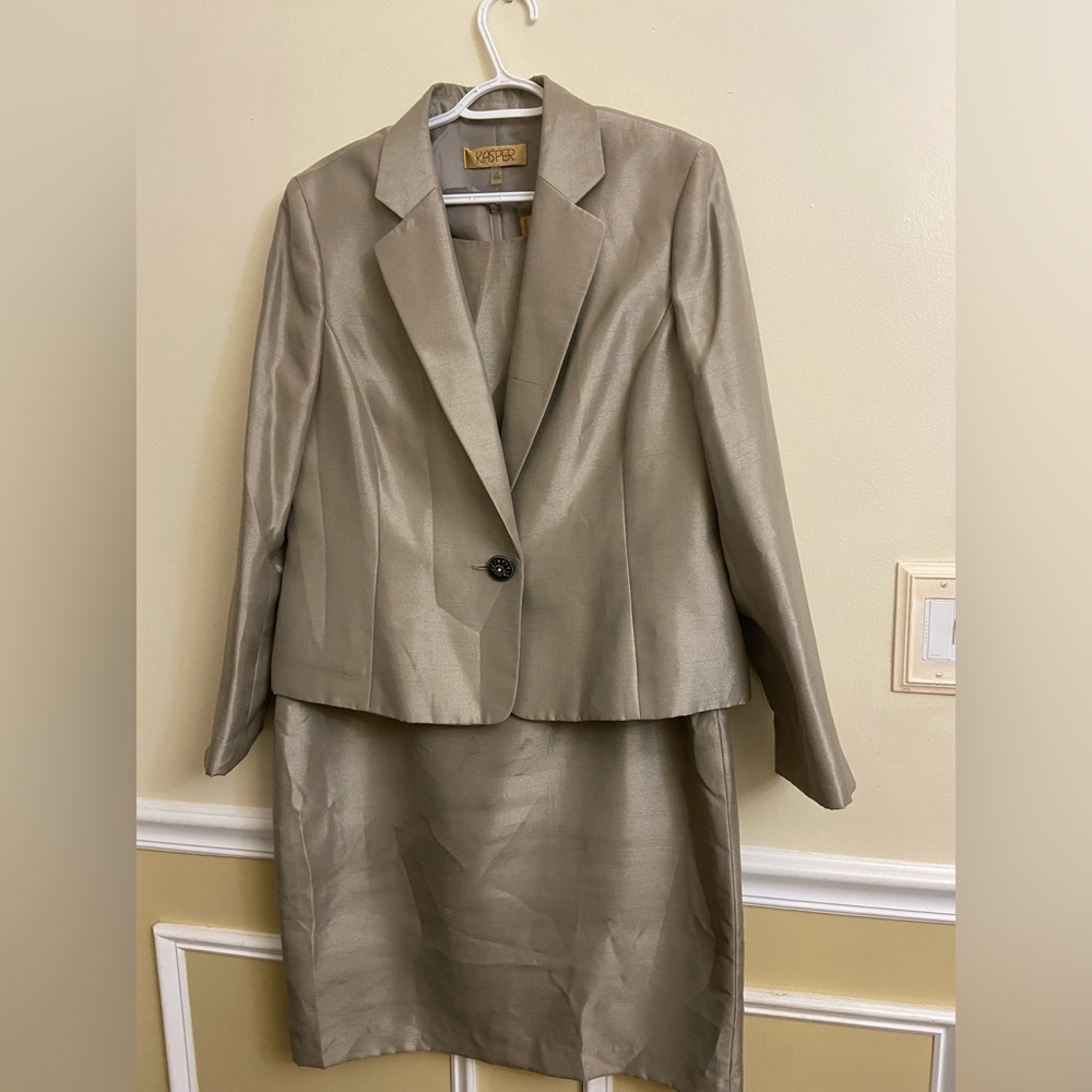 NWT Kasper suit with coordinating sleeveless sheath dress size 16 39 1/2” long